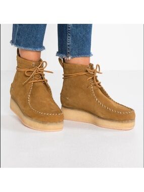 Clarks Wallabee Rust Red High Top Lace-Up Platform Bootie